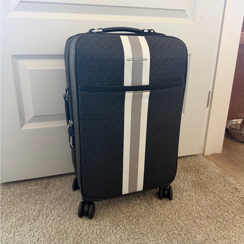 Michael Kors Bedford Suitcase - Picture 4 of 13